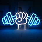A imagem apresenta um letreiro de LED neon vibrante projetado no formato de um haltere de levantamento de peso.