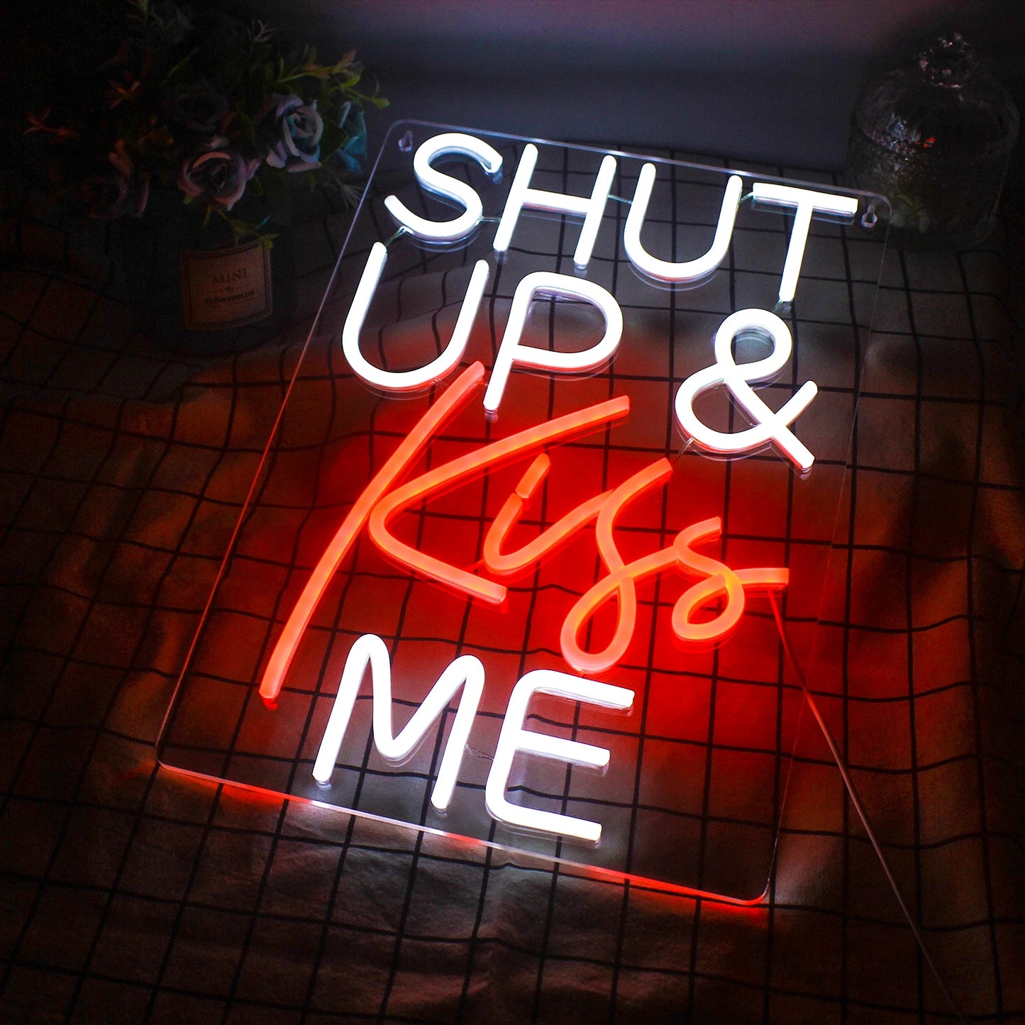 Placa de LED "Shut Up Kiss Me" 5V USB - Econômica