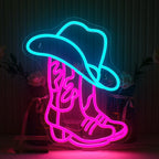 A imagem mostra uma vibrante placa de LED neon com um design estilizado de uma bota e chapéu de cowboy.