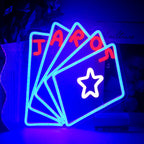 A imagem apresenta uma vibrante placa de LED neon com o formato da palavra "Poker".