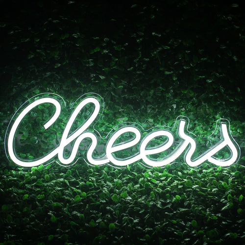 Uma vibrante placa de LED neon soletra a palavra "Cheers" em uma fonte cursiva divertida.
