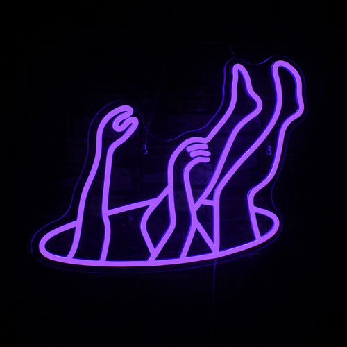 A imagem apresenta uma vibrante placa de LED neon feita à mão com as palavras "Come Down" exibidas em letras fortes e energéticas.