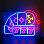 A imagem mostra uma vibrante placa de LED neon feita à mão que diz "Luck 777".