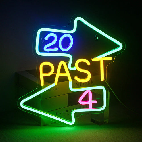 A imagem apresenta uma placa de LED neon feita à mão exibindo a frase "20 past 4" em uma fonte cursiva estilosa.