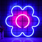 Uma vibrante placa de LED neon feita à mão no formato de uma flor é exibida sobre um fundo simples.