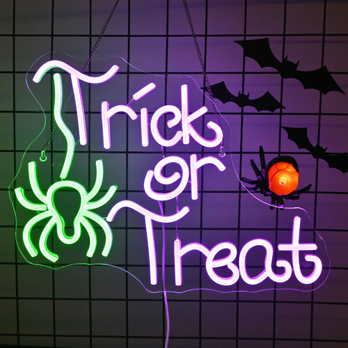 A imagem exibe uma vibrante placa de LED neon com os dizeres "Trick Or Treat" (Travessuras ou Gostosuras), criada com fontes divertidas e chamativas.
