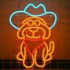 Uma vibrante placa de LED neon representando um cão cowboy estilizado.