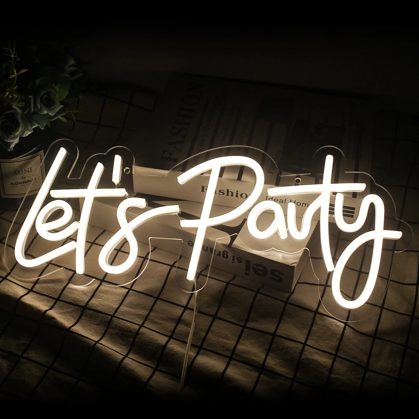 Letreiro de LED "Let's Party" 5V USB - Econômico