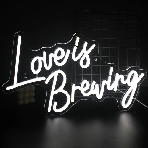 Uma vibrante placa de LED neon exibindo a frase "Love is Breaking" (O amor está se desfazendo), com tipografia moderna e ousada.