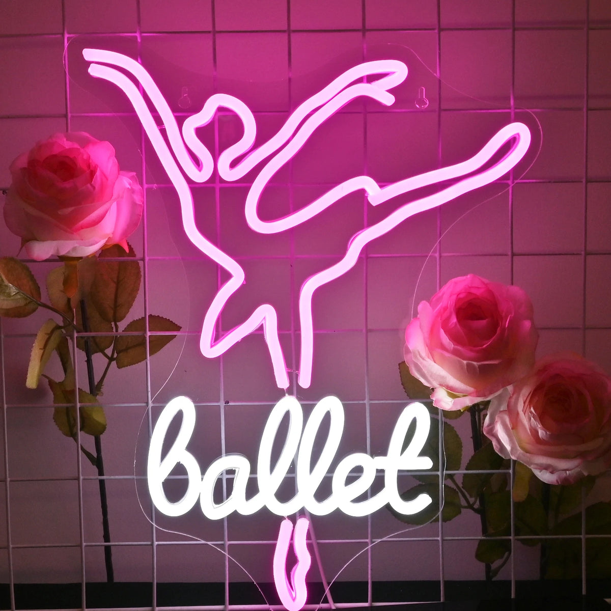 Uma placa de LED neon vibrante e colorida exibindo a palavra "Dancing" em uma fonte cursiva e estilosa.