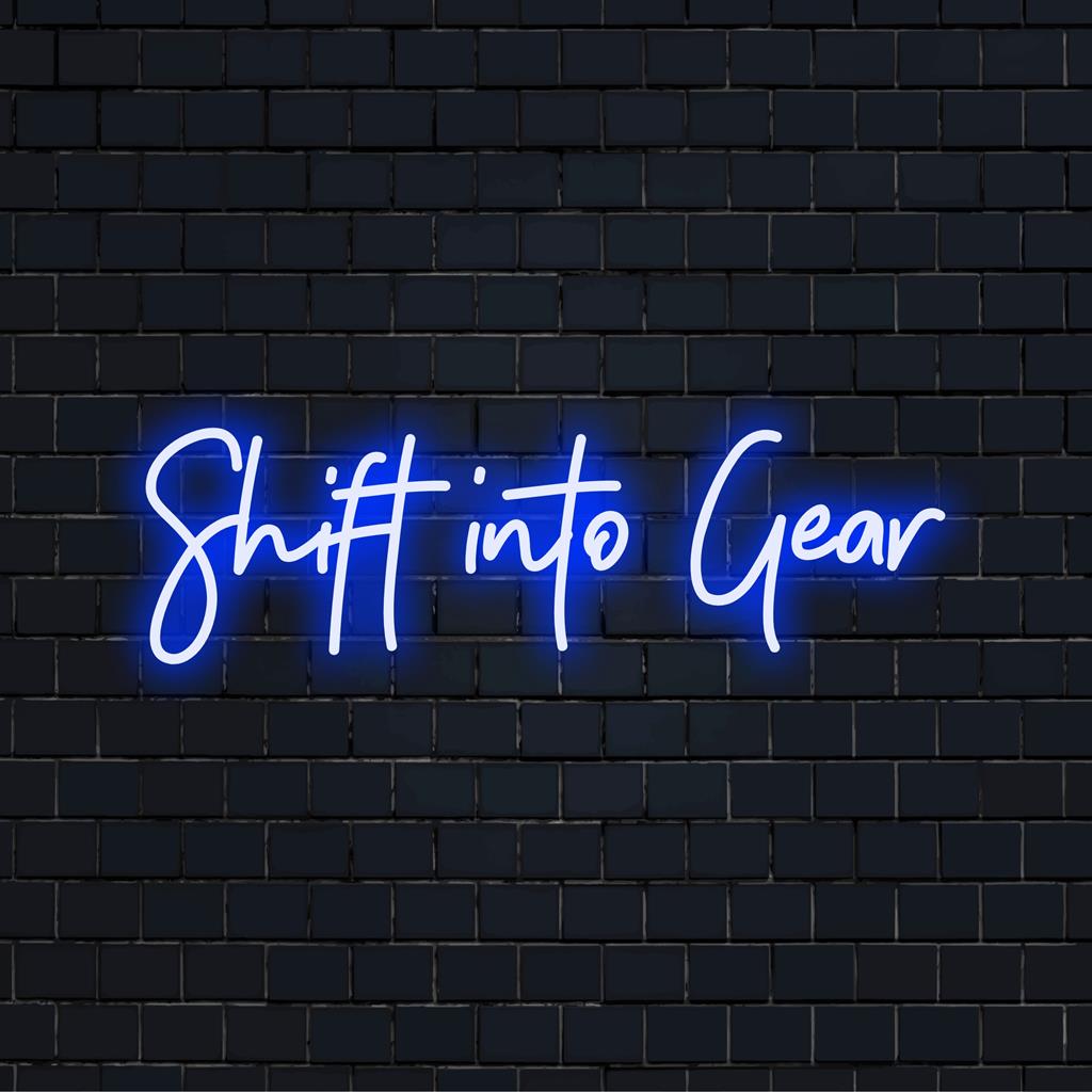 Letreiro de LED neon vibrante feito sob medida, com a inscrição Shift Into Gear, ideal para decoração exclusiva com luz neon.