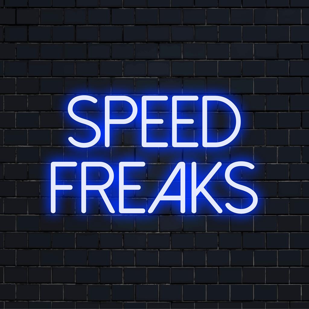 Placa de LED neon personalizada de "Speed ​​Freaks" com letras dinâmicas, perfeita para decoração moderna e arte exclusiva com luz neon.