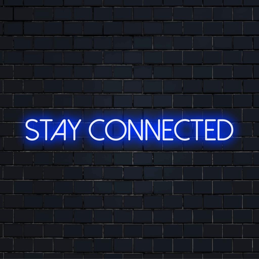 Placa de LED neon personalizada com a inscrição "Stay Connected" iluminada em neon vibrante, perfeita para inspirar união; ilumina qualquer ambiente.