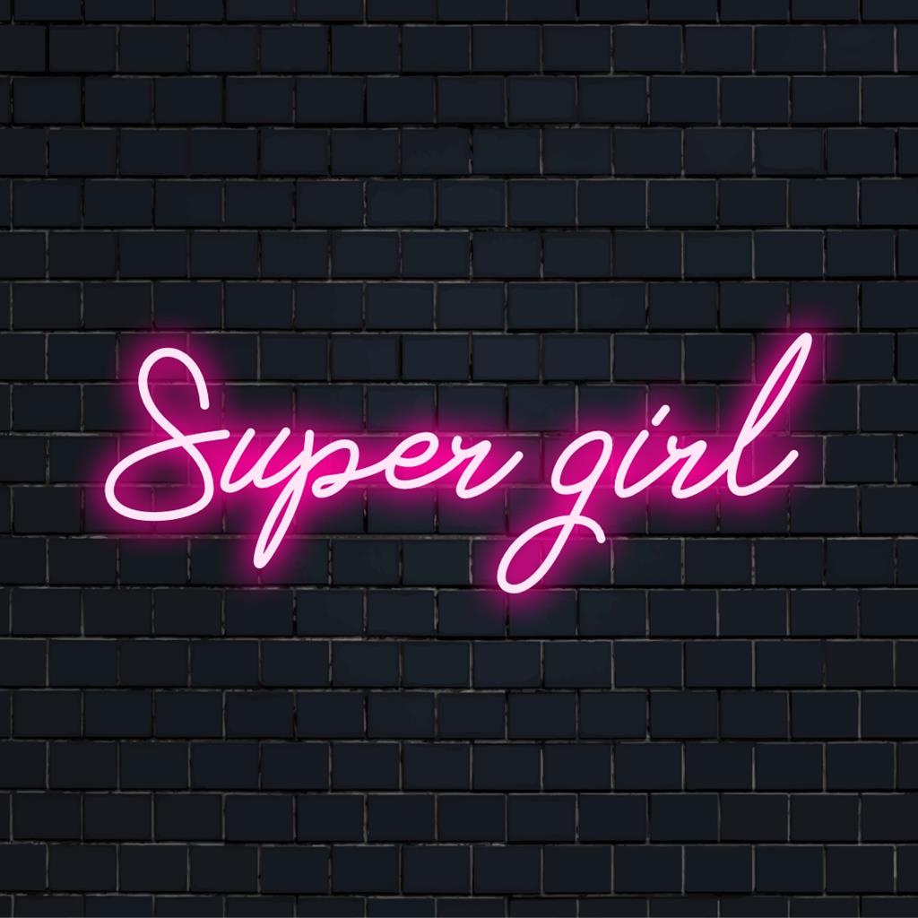 Letreiro de LED neon brilhante com a Super Girl em cores vibrantes, perfeito para adicionar uma decoração divertida a qualquer espaço. Design de LED personalizado.