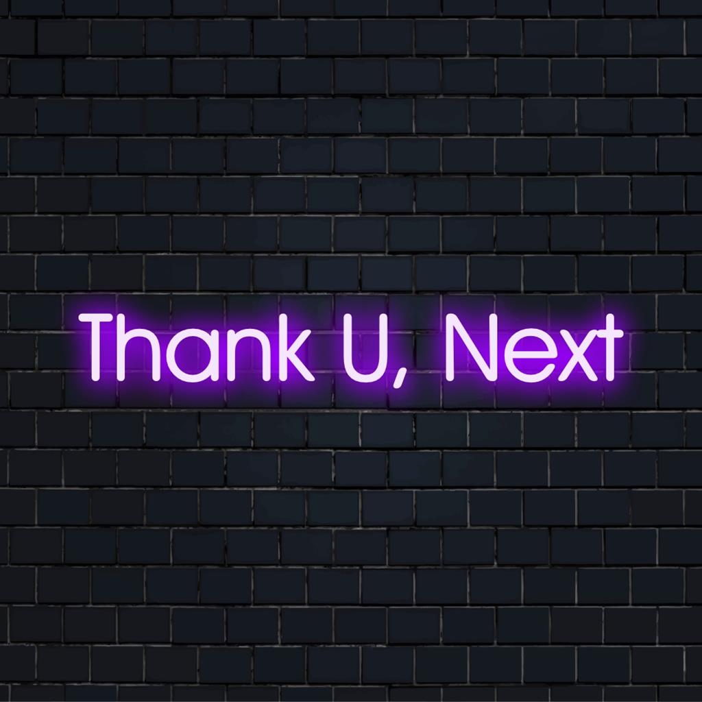 Placa de LED neon personalizada com os dizeres "Thank U, Next" em arte de luz vibrante; perfeita para decoração moderna e revigoração de ambiente.