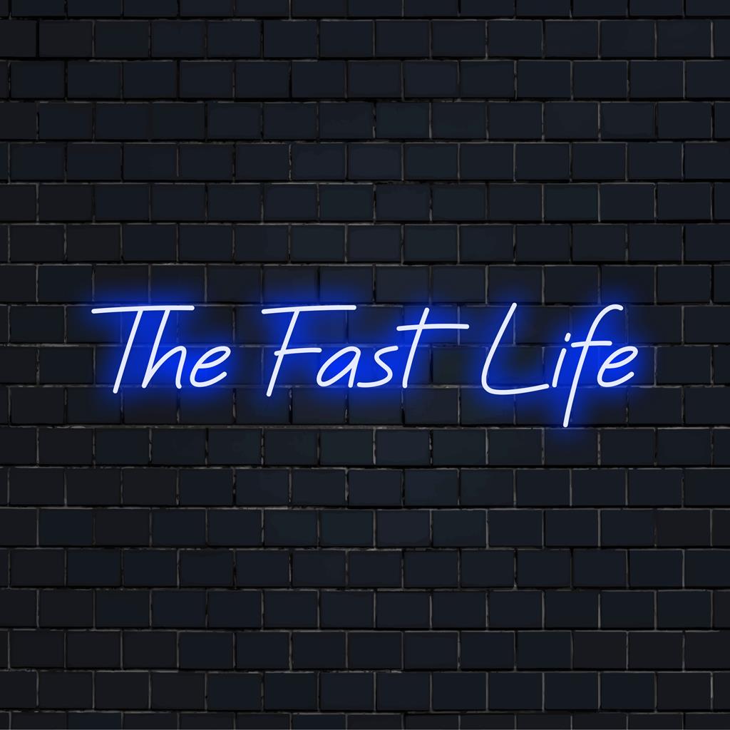 Uma placa de LED neon dinâmica e personalizada que captura a essência de velocidade e emoção, perfeita para decoração de parede moderna.