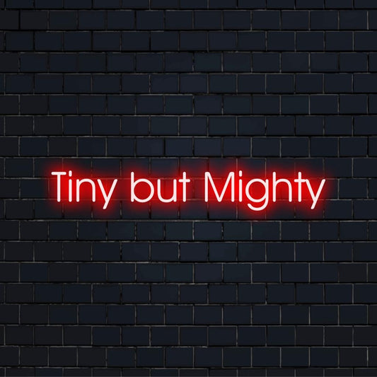 Letreiro de LED neon vibrante e personalizado com a marca Tiny But Mighty, ideal para dar um toque ousado a qualquer ambiente.
