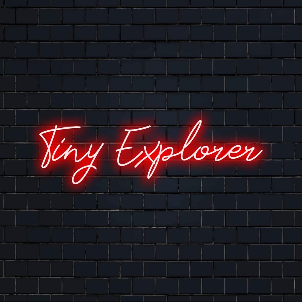 Placa de neon LED com o Tiny Explorer, perfeita para iluminar espaços com charme neon personalizado e decoração de parede exclusiva.