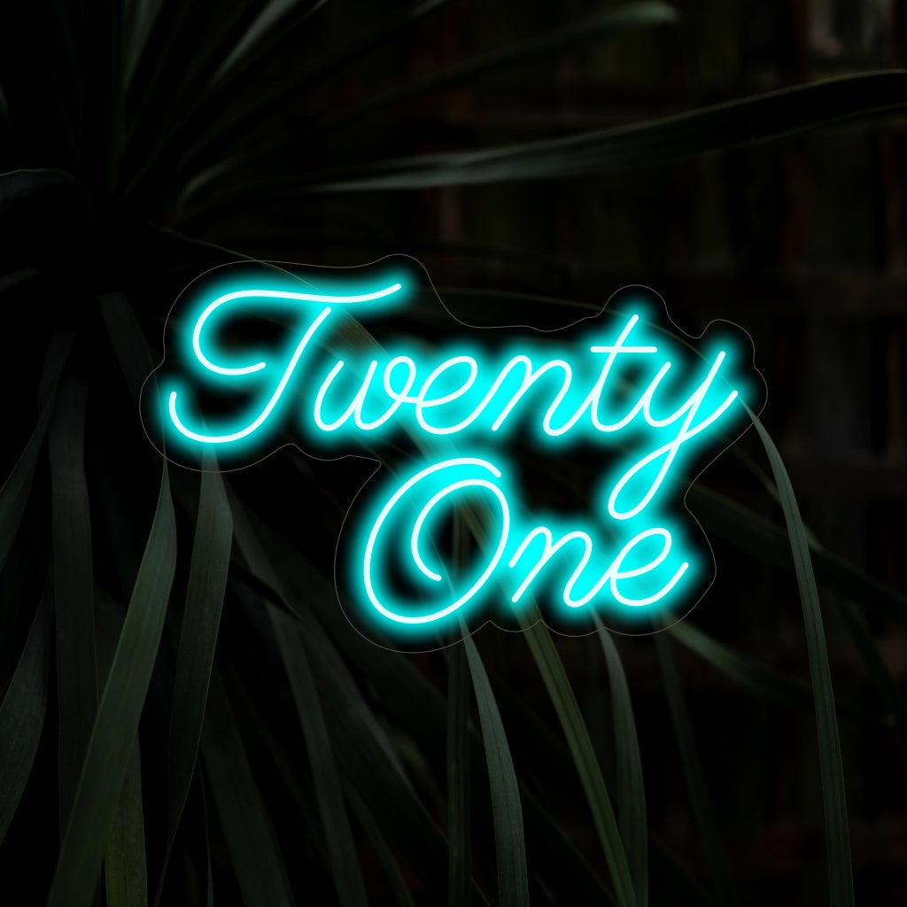 "Twenty One Neon Sign" traz um toque moderno com seus numerais elegantes, lançando um brilho frio que cria uma atmosfera elegante e contemporânea em seu espaço.