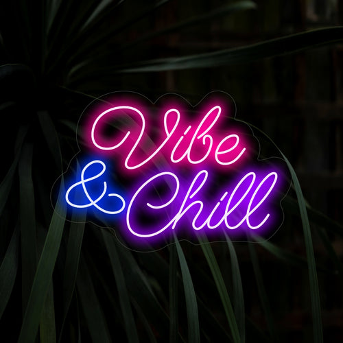 "Placa de néon Vibe & Chill" cria uma atmosfera moderna e relaxante com seu brilho frio, incentivando o relaxamento e boas vibrações no seu espaço.