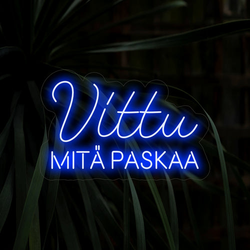 "Vittu Mit�� Paskaa Neon Sign" se destaca por sua expressão não convencional e postura bem humorada.