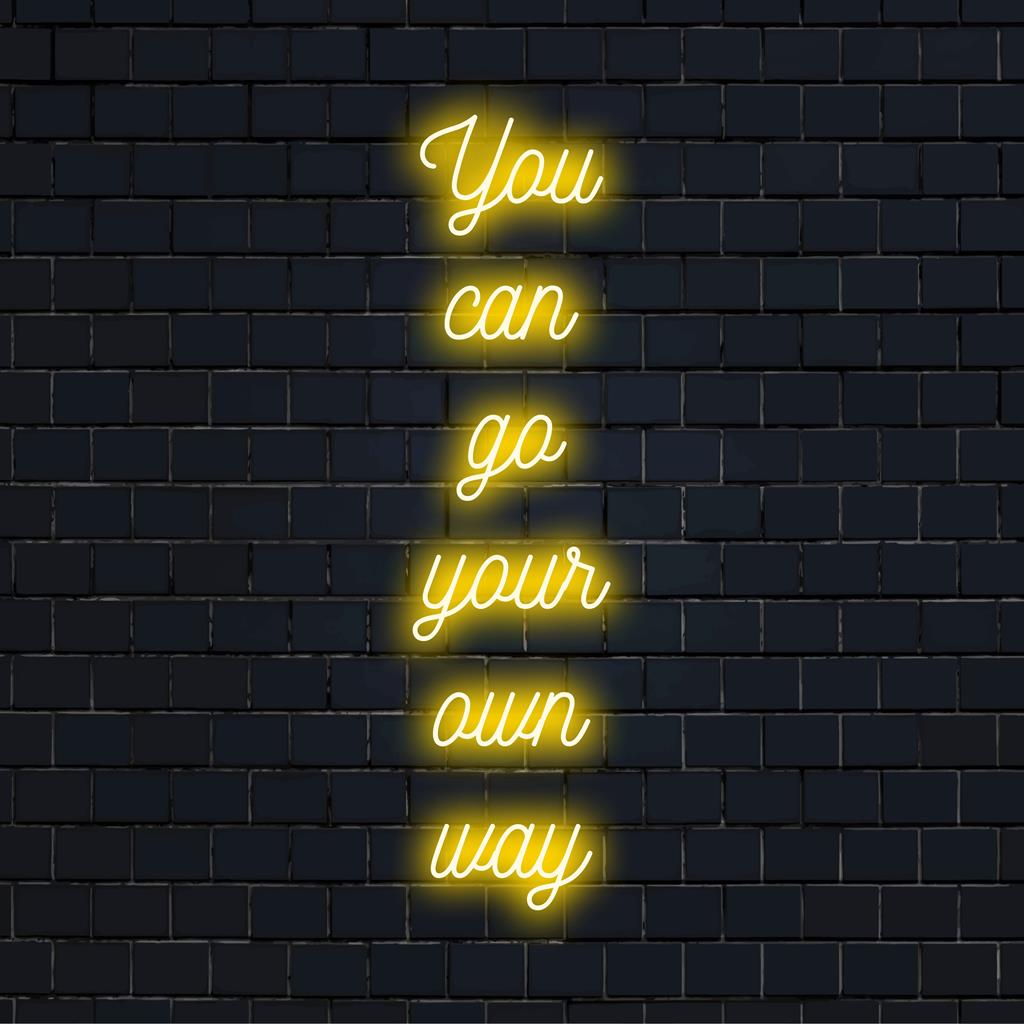 Placa de LED neon personalizada com a frase inspiradora You Can Go Your Own Way, perfeita para dar um brilho único ao seu espaço.