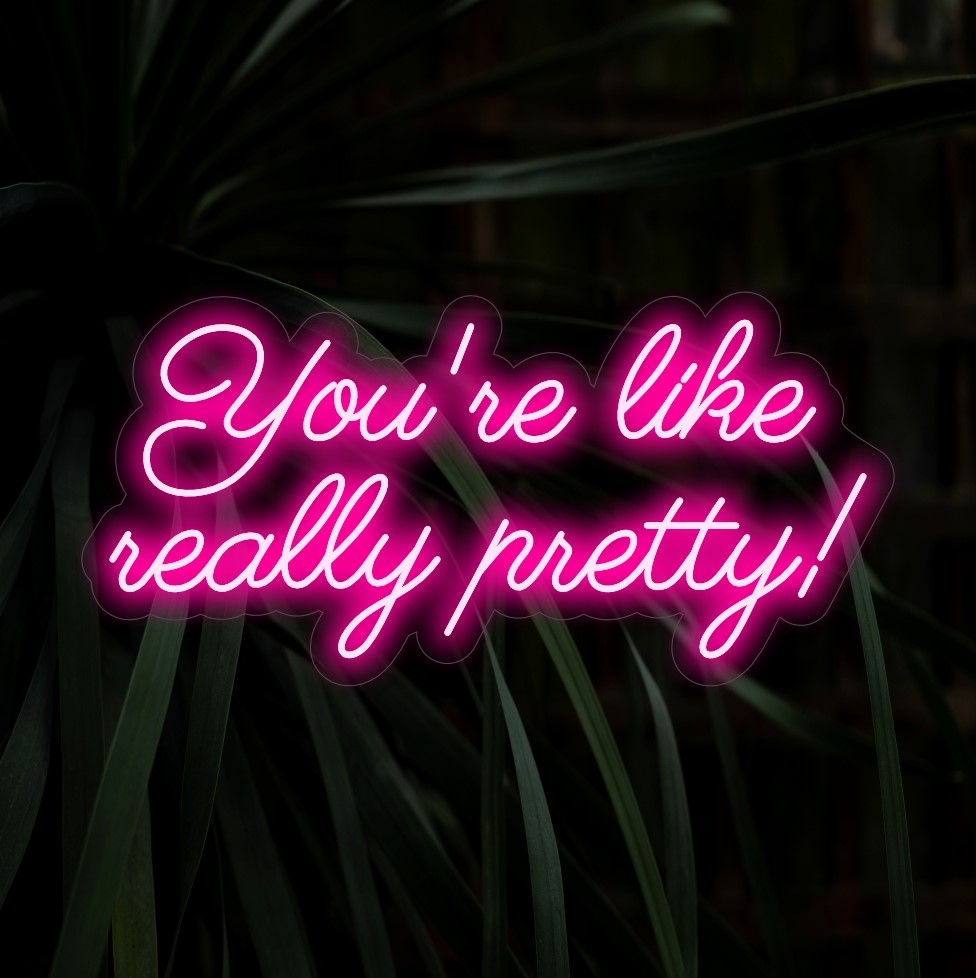"Você é muito bonita! O letreiro de neon" espalha positividade com seu brilho encantador, criando uma atmosfera inspiradora que celebra a beleza do seu espaço.