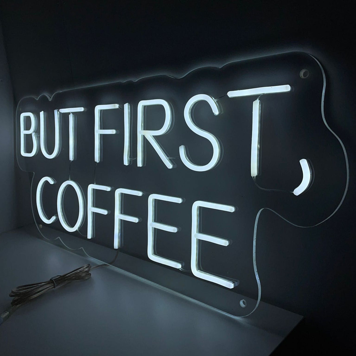 Mas primeiro, letreiro de neon de café - The Art Neon