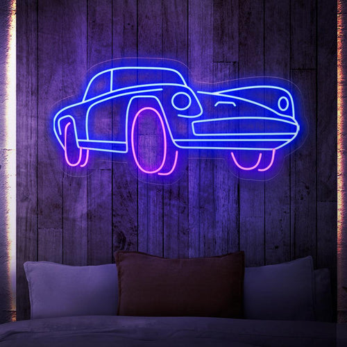 Um letreiro de neon cativante exibindo a vista frontal de um carro elegante e cheio de estilo. As luzes de neon iluminam as características distintas do carro, destacando seu design aerodinâmico e estética moderna.