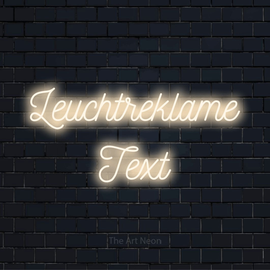 LED-Neonschild mit dem Text „Leuchtreklame Text“ auf dunkler Ziegelwand