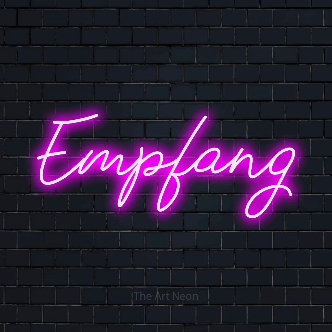 LED-Neonschild mit dem Design „Empfang“ auf dunkler Ziegelwand