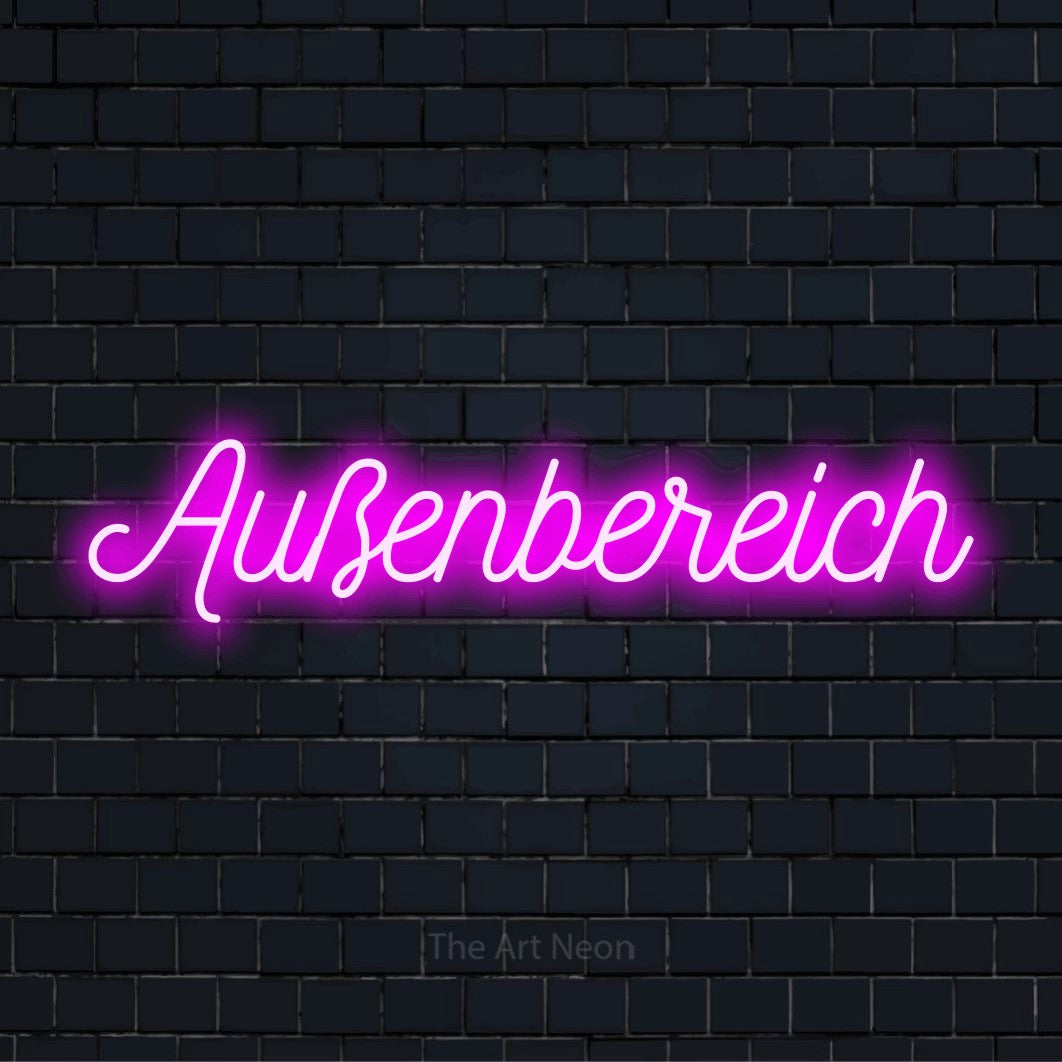 LED-Neonschild mit dem Design „Außenbereich“ auf dunkler Ziegelwand