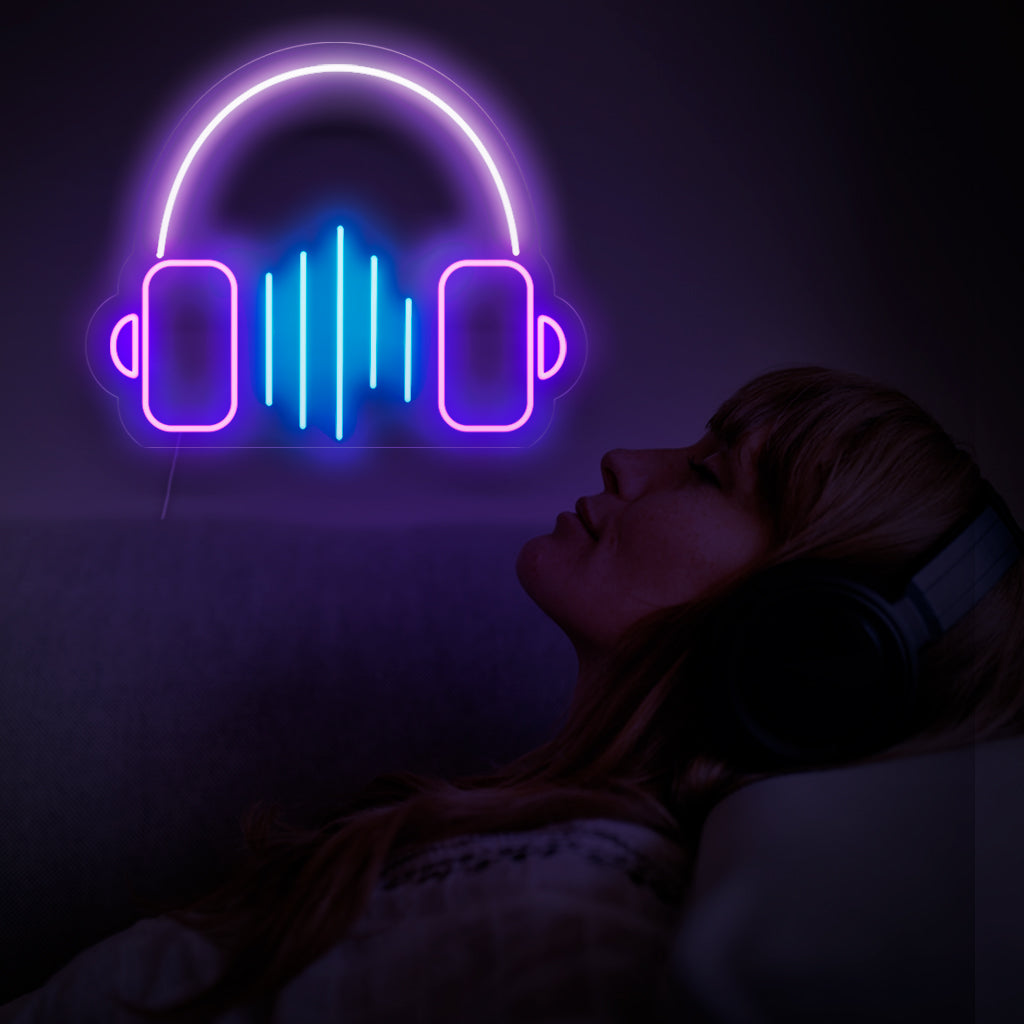 Um letreiro de neon vibrante com um par de fones de ouvido e a palavra "música" embaixo