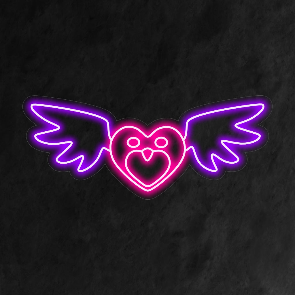 Formato de coração decorativo com asas e luzes de neon